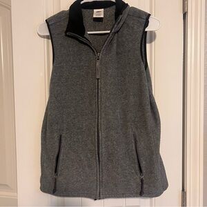 🍒 Old Navy Charcoal Fleece Vest (Free with another purchase)